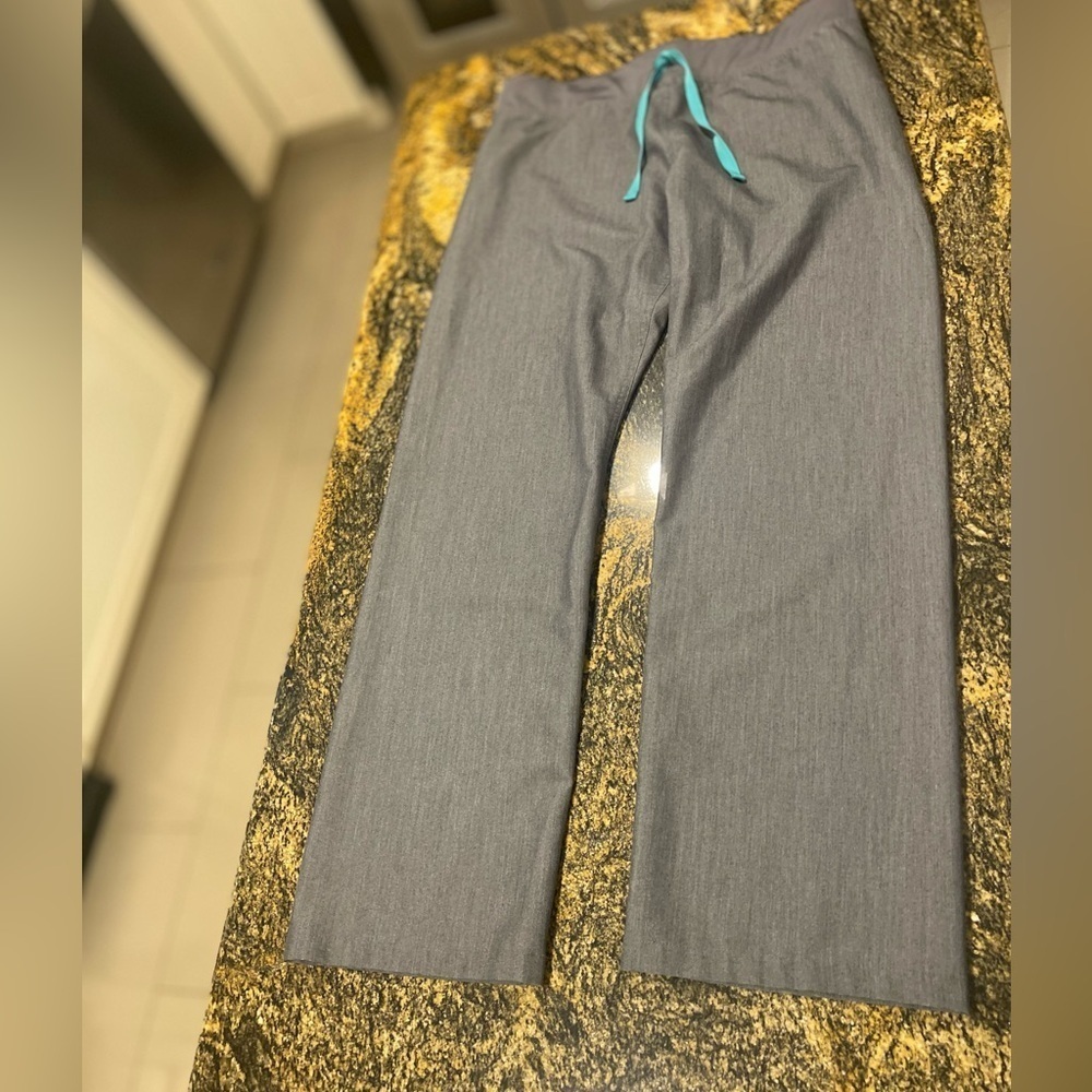 Figs Technical Collection women’s Med tweed look gray teal tie, 2 back pockets